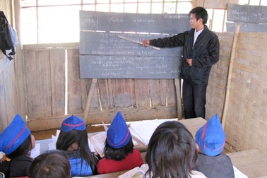 “Mong có lương tháng 13 để sắm Tết”