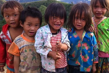 Hàng loạt nữ sinh ngất xỉu, nhà trường nói gì?