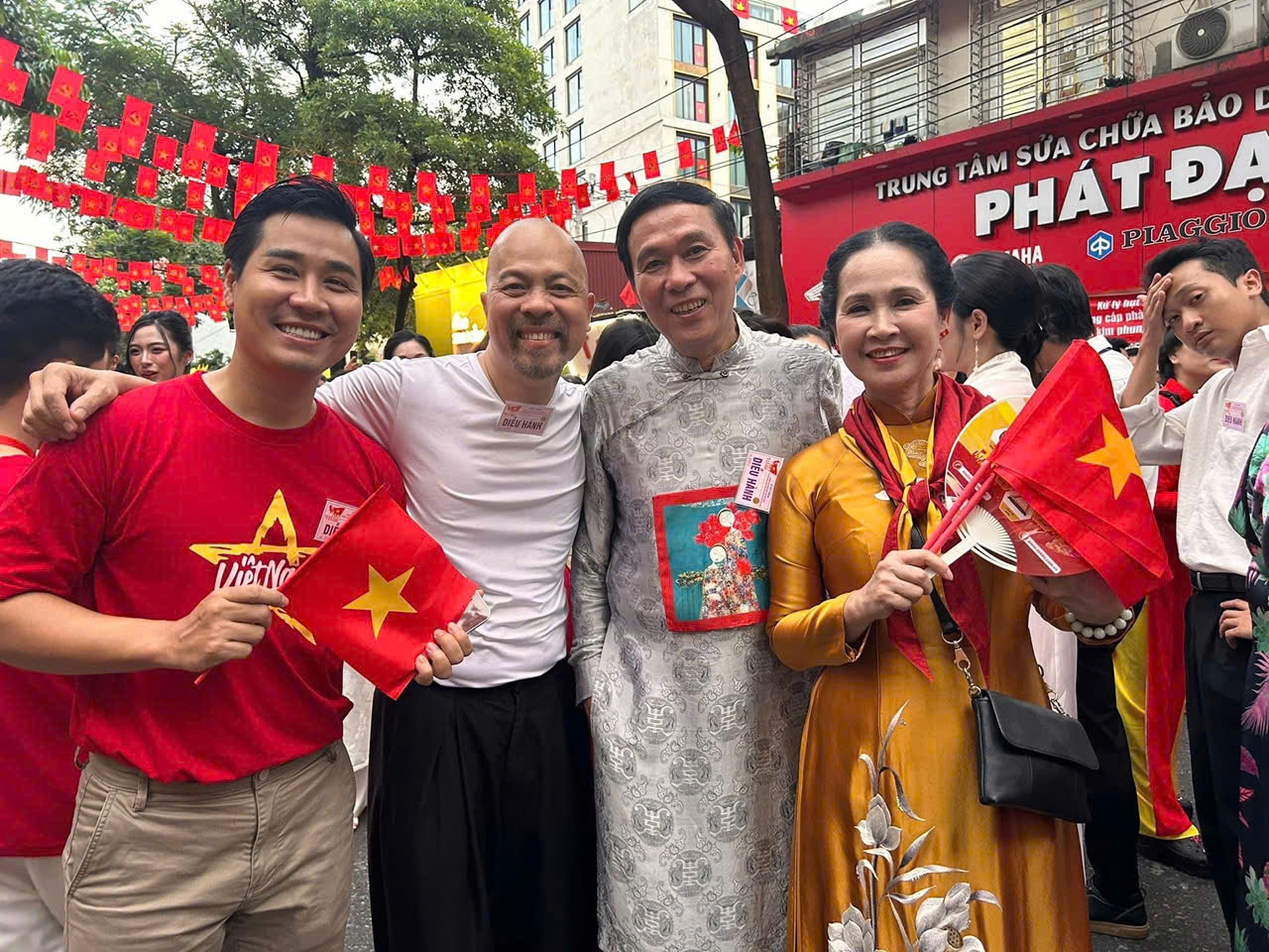 Đen Vâu, Tăng Duy Tân góp mặt tại sơ duyệt lễ diễu binh, diễu hành - 8 Đen Vâu, Tăng Duy Tân góp mặt tại sơ duyệt lễ diễu binh, diễu hành - 8