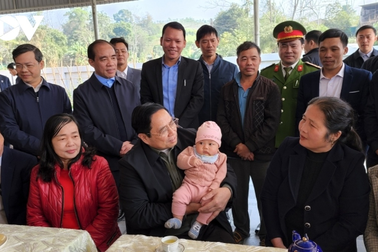 Thủ tướng kiểm tra, đôn đốc dự án cao tốc Tuyên Quang - Phú Thọ, chúc Tết công nhân