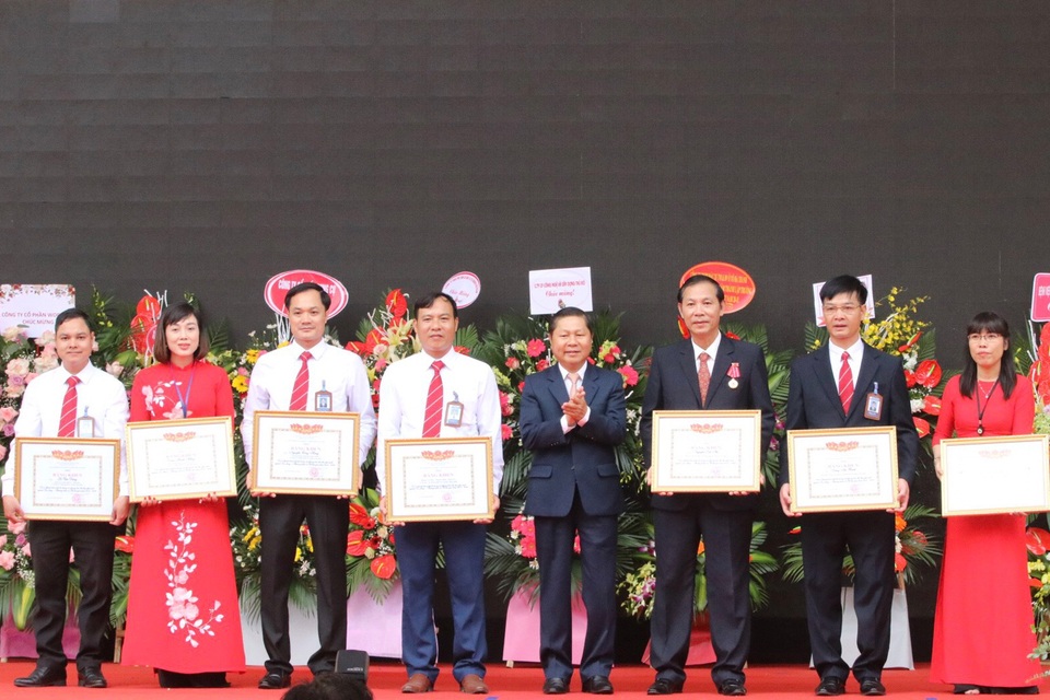Trường CĐ nghề Kỹ thuật Công nghệ kỷ niệm 20 năm thành lập - 2 Trường CĐ nghề Kỹ thuật Công nghệ kỷ niệm 20 năm thành lập - 2