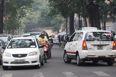 Loạn taxi “dù” nhái hãng có thương hiệu