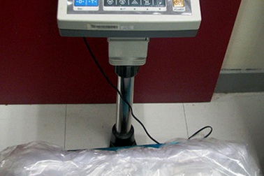 Khách nữ ôm gần 2kg ma túy giá chục tỷ qua cửa khẩu Tân Sơn Nhất