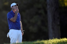 Tay golf kiếm bộn tiền dù không phải đánh một gậy nào