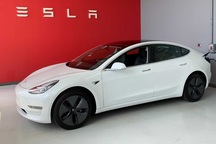 Không chịu nổi cảnh ế ẩm vì dịch Covid-19, Tesla bắt đầu giảm giá xe