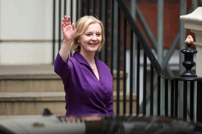 Cú sảy chân khiến bà Liz Truss khép lại nhiệm kỳ thủ tướng Anh chóng vánh - 1 Cú sảy chân khiến bà Liz Truss khép lại nhiệm kỳ thủ tướng Anh chóng vánh - 1