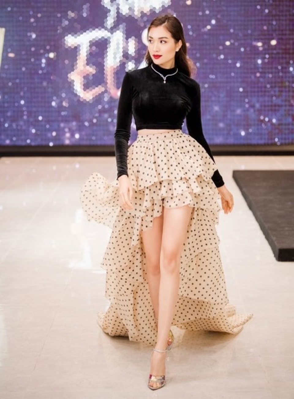 Hà Hồ diện váy lụa là “đọ dáng” cùng Thanh Hằng trên thảm đỏ - 13 Hà Hồ diện váy lụa là “đọ dáng” cùng Thanh Hằng trên thảm đỏ - 13