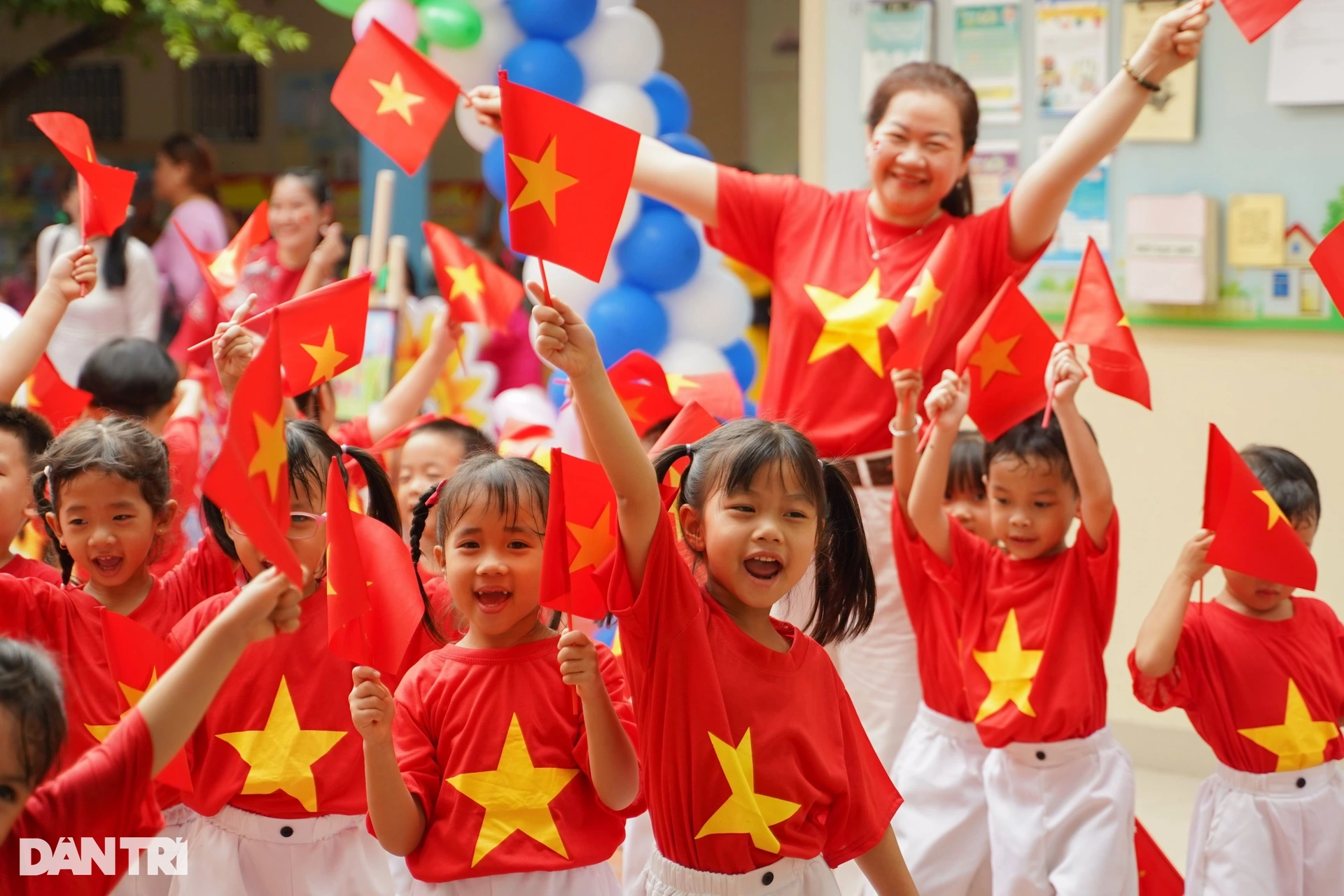 Giáo dục sau ngày thống nhất: Từ lớp học đêm đến "huân chương" lòng dân