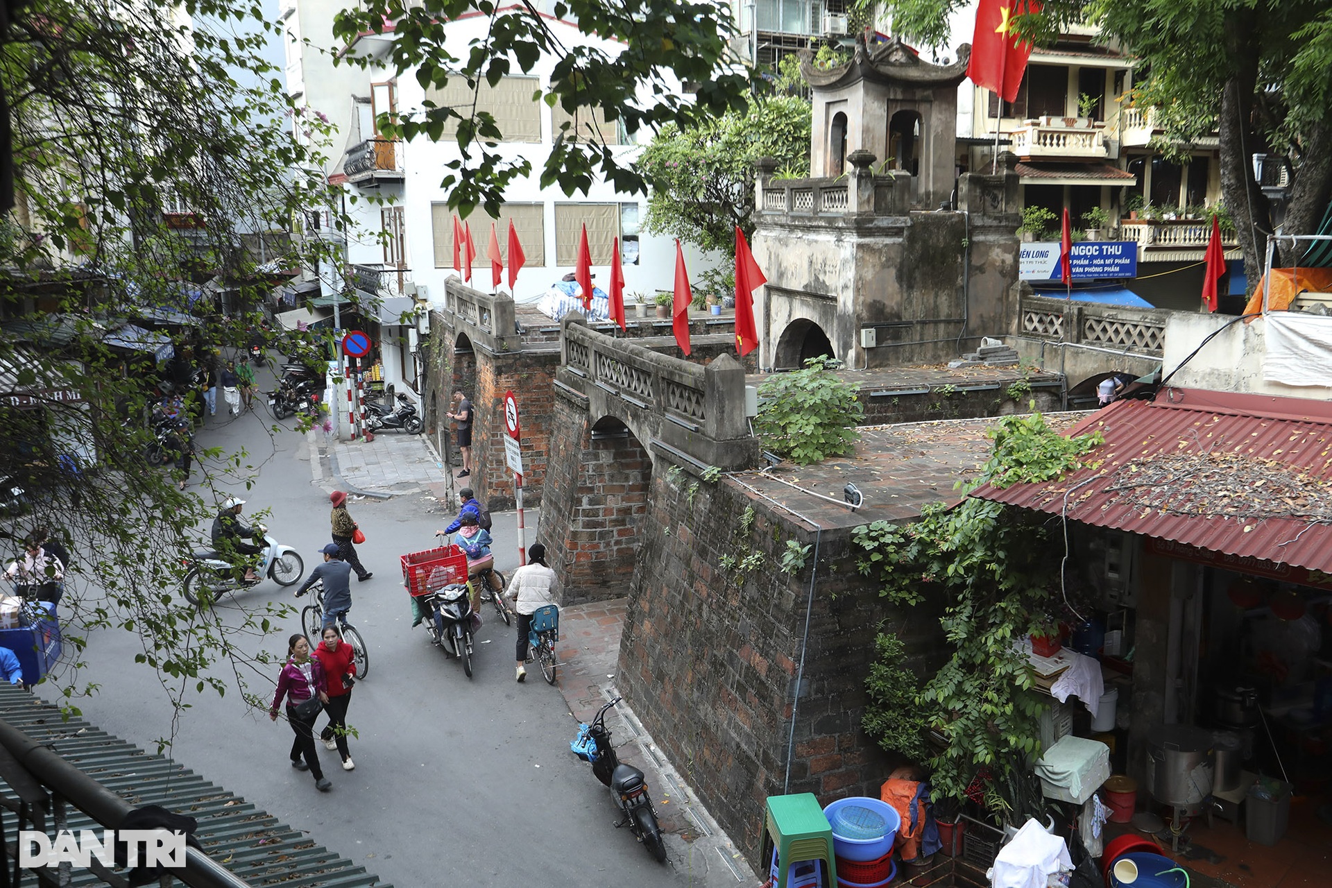Nhiều công trình cổ trăm tuổi ở Hà Nội chờ ngày được giải mật - 7 Nhiều công trình cổ trăm tuổi ở Hà Nội chờ ngày được giải mật - 7