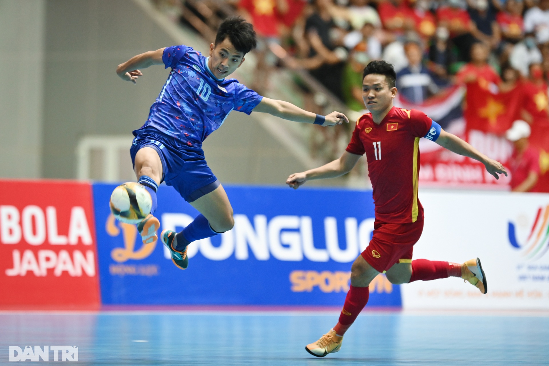 Thắng futsal Việt Nam, cầu thủ Thái Lan nhảy múa, ăn mừng đầy phấn khích - 15 Thắng futsal Việt Nam, cầu thủ Thái Lan nhảy múa, ăn mừng đầy phấn khích - 15