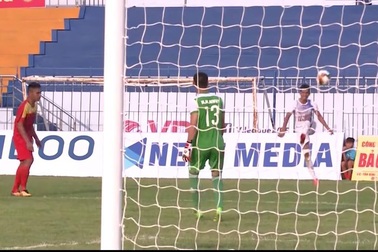 Cầu thủ đá phản lưới nhà nhận án kỷ luật từ CLB Cần Thơ