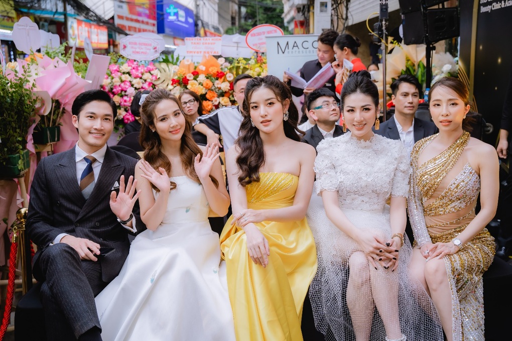 Viện thẩm mỹ Quốc tế Royal tưng bừng khai trương - 1