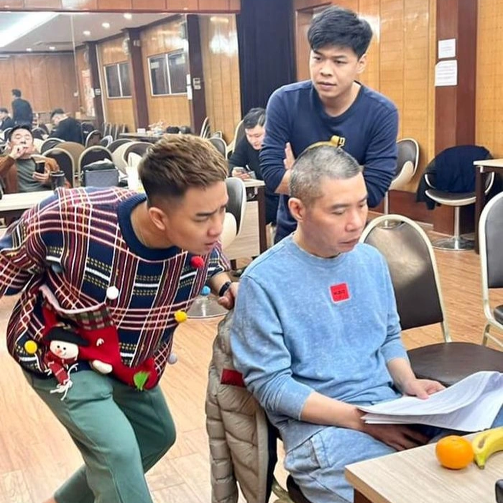 Nghệ sĩ kể tập xuyên đêm cho Táo quân, tiết lộ Công Lý cười suốt buổi - 2 Nghệ sĩ kể tập xuyên đêm cho Táo quân, tiết lộ Công Lý cười suốt buổi - 2