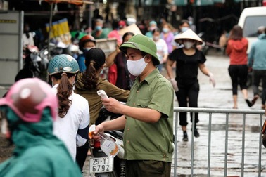 Hà Nội tạm phong tỏa 2 chợ đầu mối