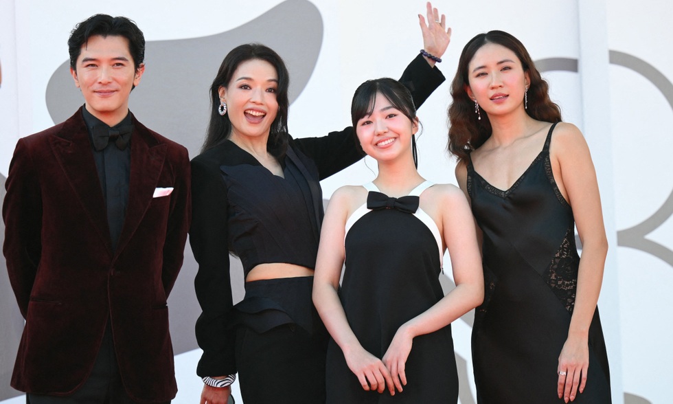 Thư Kỳ vượt qua mặc cảm đóng phim cấp ba, trở thành đạo diễn