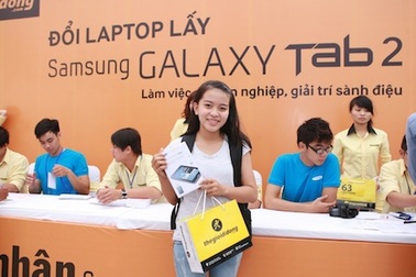 Hơn 3.000 người tham gia đổi laptop lấy máy tính bảng