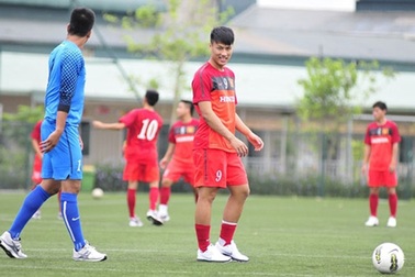 Mạc Hồng Quân đã 8 trận “tịt ngòi”