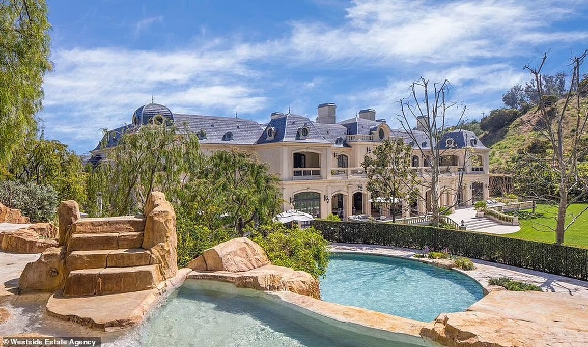 Tài tử Mark Wahlberg rao bán biệt thự với giá... hơn 2.000 tỷ đồng - 10