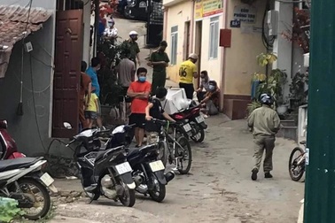 Nghi mâu thuẫn vợ chồng, gã trai dùng dao giết vợ