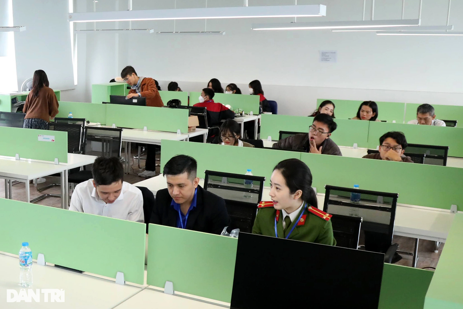 Sôi nổi vòng thi Hackathon xuyên đêm Cuộc thi Sáng kiến An toàn giao thông - 6 Sôi nổi vòng thi Hackathon xuyên đêm Cuộc thi Sáng kiến An toàn giao thông - 6