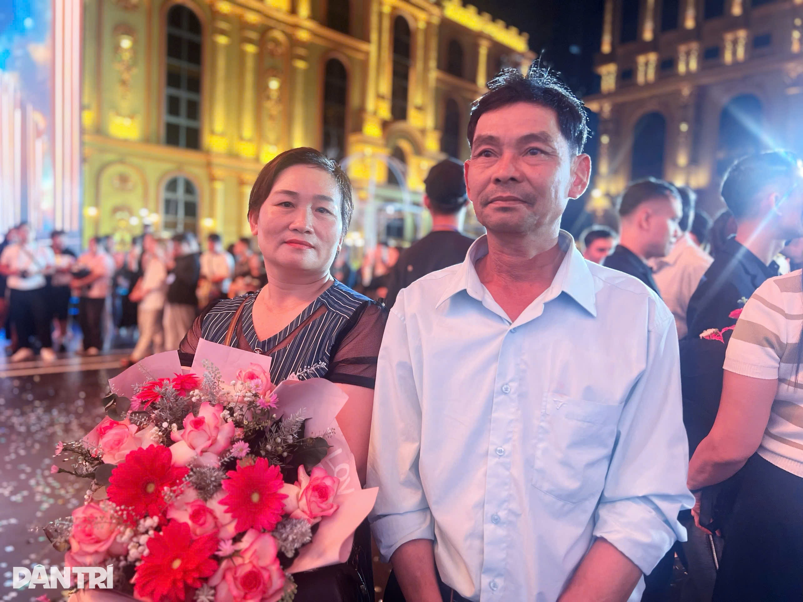 Mẹ Hoa hậu Yến Nhi 20 năm bán vé số, không dám mơ con đăng quang để đổi đời - 2