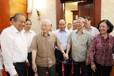 Tổng Bí thư, Chủ tịch nước họp Bộ Chính trị, xem xét công tác nhân sự