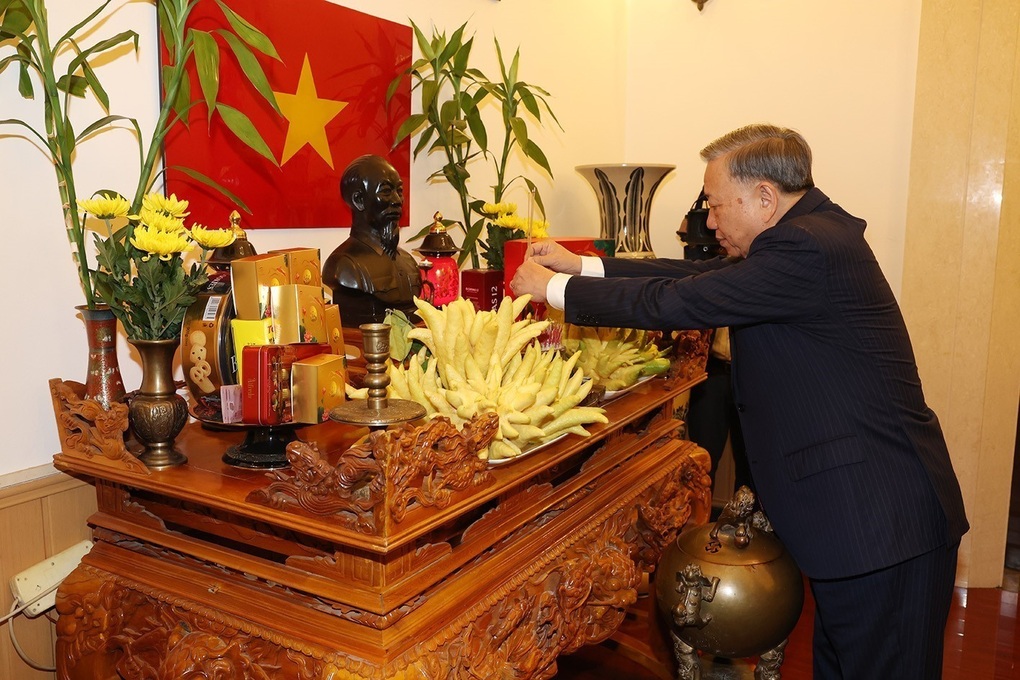 Tổng Bí thư, Chủ tịch nước Tô Lâm thăm Đại sứ quán và gặp gỡ cộng đồng người Việt Nam tại Trung Quốc - 2 Tổng Bí thư, Chủ tịch nước Tô Lâm thăm Đại sứ quán và gặp gỡ cộng đồng người Việt Nam tại Trung Quốc - 2