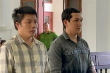 Thấy người đàn ông chạm vào vai vợ khi hát song ca, chồng rủ bạn gây án