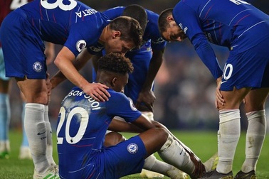 Hòa thất vọng, Chelsea còn hứng chịu tổn thất nặng nề