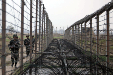 "Rút củi đáy nồi" cuộc khủng hoảng Triều Tiên