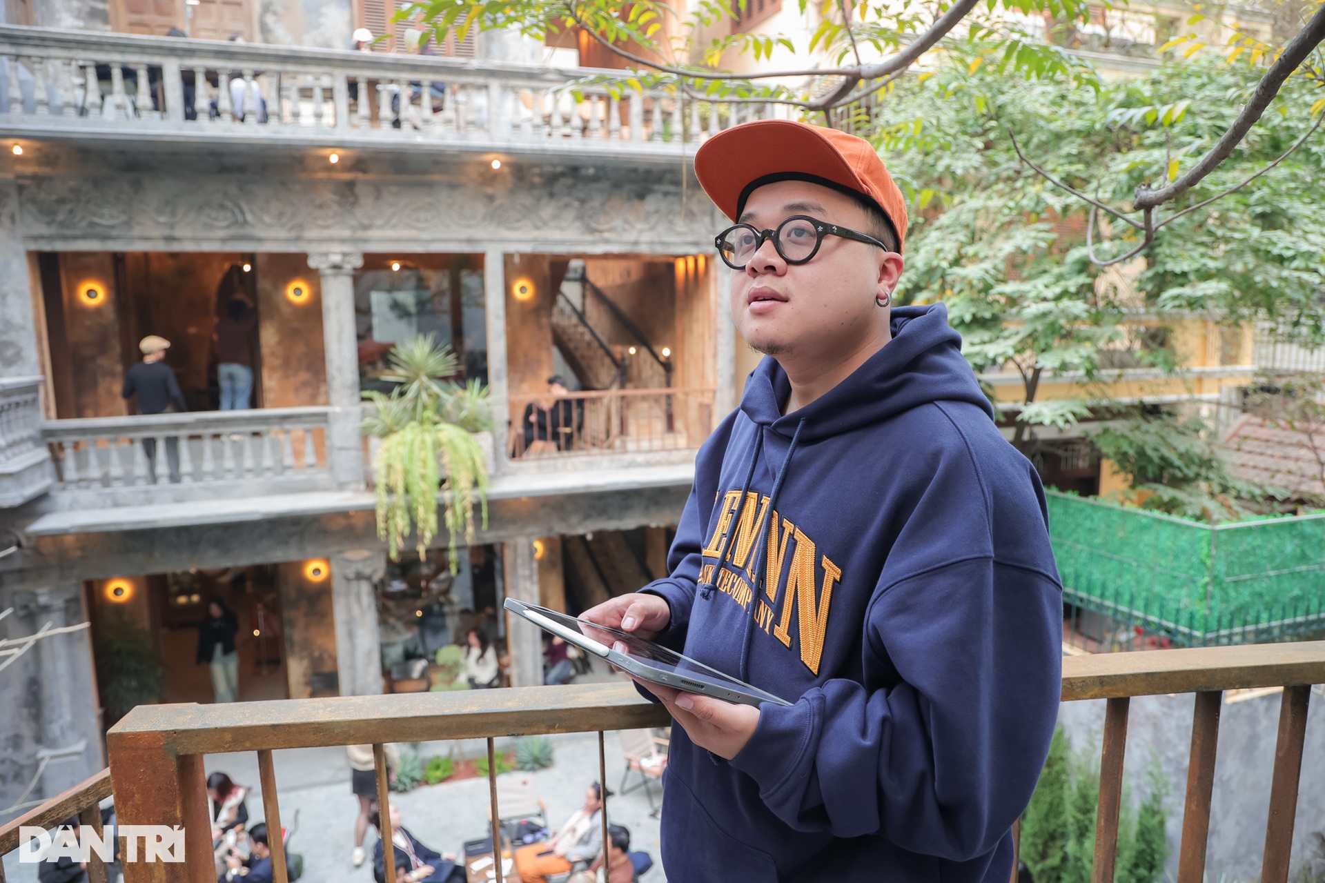 Hà Nội: Quán cà phê trưng bày xương khủng long, ngày đón gần nghìn khách - 11 Hà Nội: Quán cà phê trưng bày xương khủng long, ngày đón gần nghìn khách - 11
