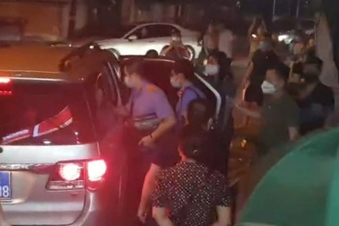 Bắt tạm giam Trưởng phòng Cảnh sát Kinh tế Công an Hà Nội Phùng Anh Lê