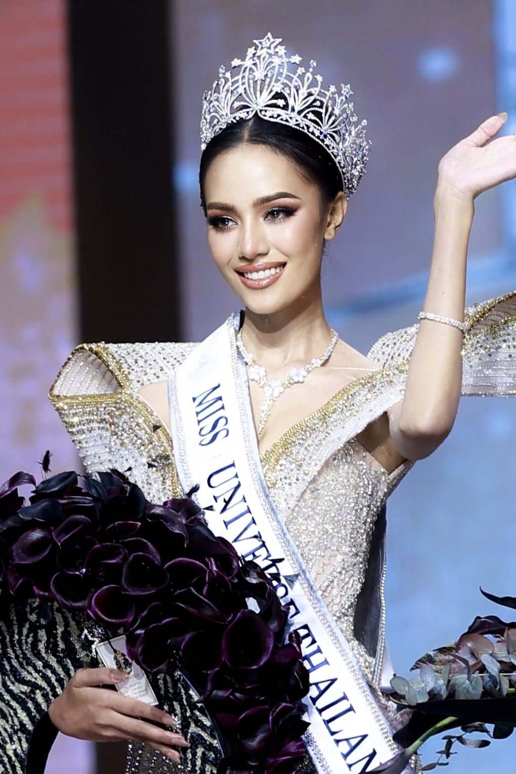 Vẻ ngoài rực lửa và câu chuyện đầy cảm hứng của tân Hoa hậu Thế giới - 12 Vẻ ngoài rực lửa và câu chuyện đầy cảm hứng của tân Hoa hậu Thế giới - 12
