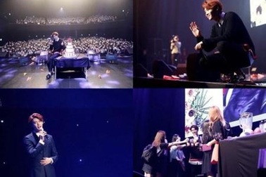 Lee Jong Suk bùng nổ cùng fan trong ngày sinh nhật