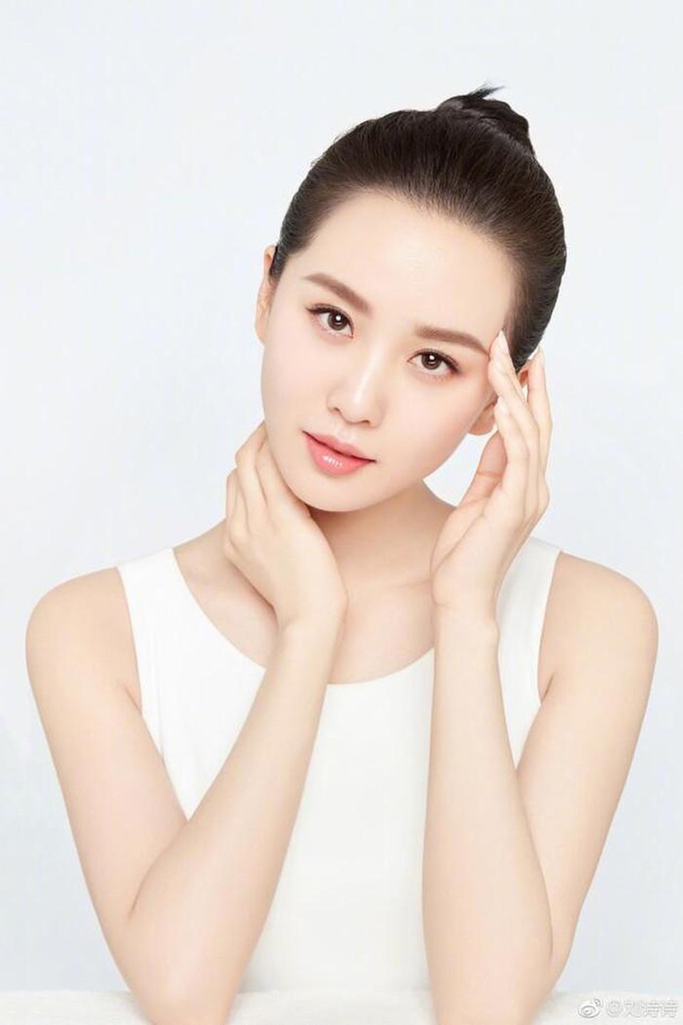 Hình ảnh hiếm hoi của Dương Mịch và Lưu Thi Thi sau nhiều năm mâu thuẫn - 5 Hình ảnh hiếm hoi của Dương Mịch và Lưu Thi Thi sau nhiều năm mâu thuẫn - 5