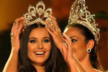 Hoa hậu quốc tế bị tước vương miện: Sắc đẹp cần song hành với hình ảnh đẹp