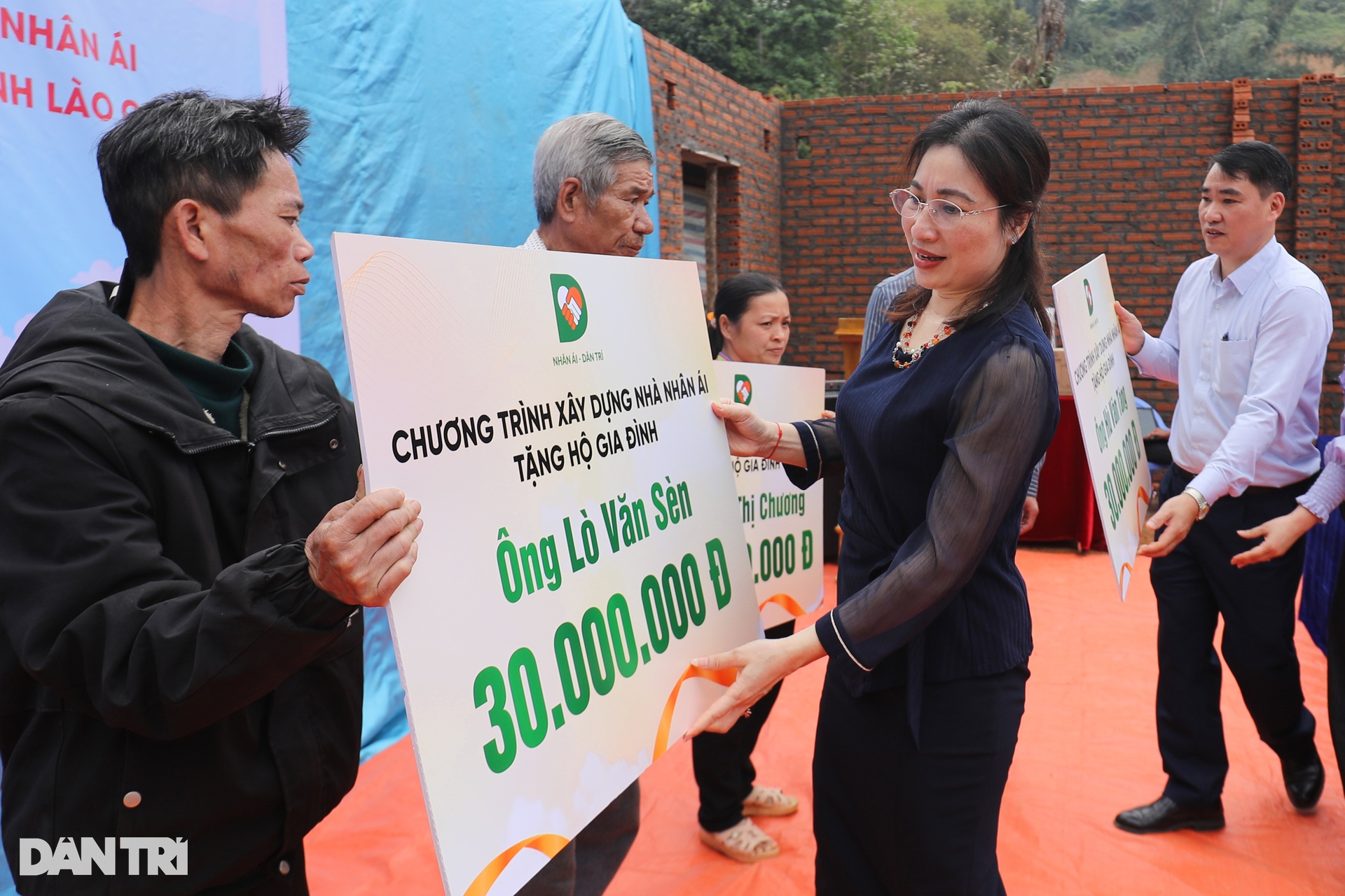 Báo Dân trí khởi công xây dựng 4 nhà Nhân ái ở nơi phên dậu Tổ quốc - 8 Báo Dân trí khởi công xây dựng 4 nhà Nhân ái ở nơi phên dậu Tổ quốc - 8