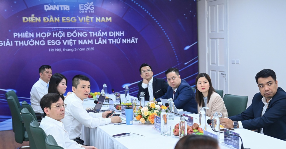 Hội đồng Thẩm định thảo luận sôi nổi về Giải thưởng ESG Việt Nam