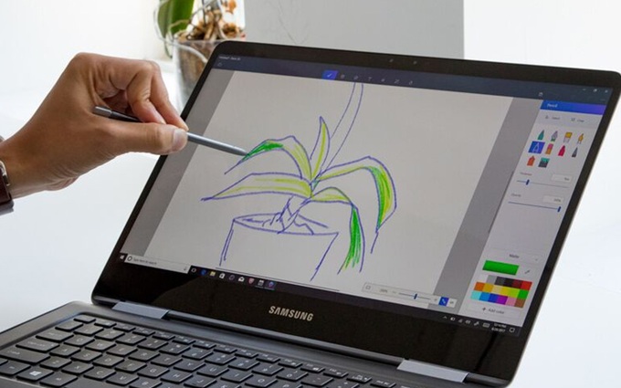 Điện thoại, laptop hay bàn phím, bút cảm ứng,... sẽ là món quà ý nghĩa dành cho các nàng tín đồ công nghệ.