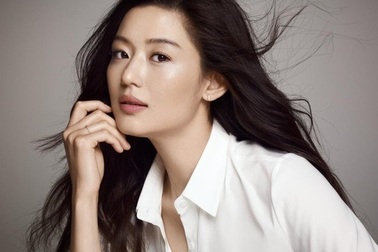 Jeon Ji Hyun tiếp tục bị chỉ trích keo kiệt, thất hứa