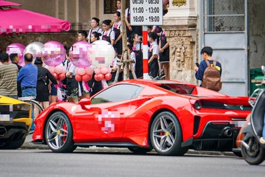 Vụ dàn siêu xe vượt đèn đỏ ở Đà Nẵng: Đi theo xe phía trước?