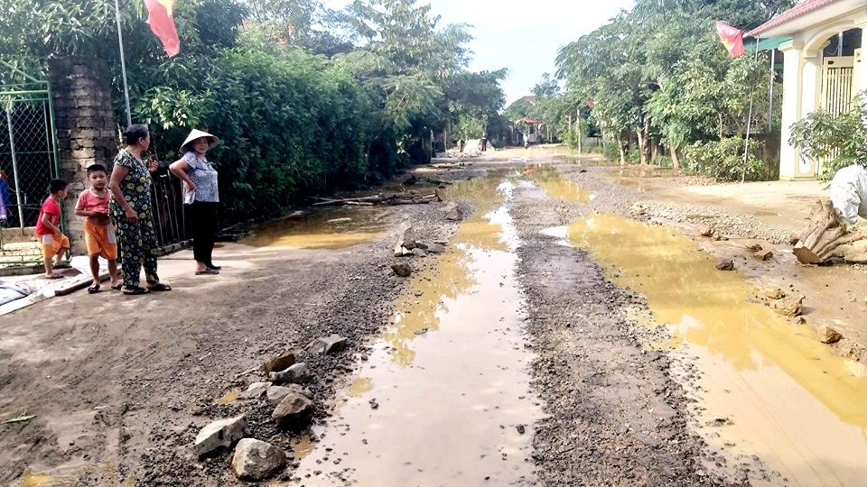 Con đường “đau khổ” tại huyện nông thôn mới đầu tiên của tỉnh Hà Tĩnh - 6 Con đường “đau khổ” tại huyện nông thôn mới đầu tiên của tỉnh Hà Tĩnh - 6