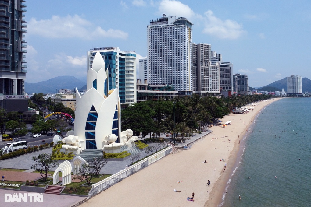 1 m2 de playa de Nha Trang en alquiler cuesta casi 2,7 millones de VND/año - 1 1m2 bãi biển Nha Trang cho thuê gần 2,7 triệu đồng/năm - 1