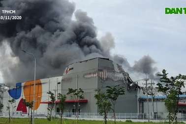 Hiện trường vụ cháy kinh hoàng trong khu công nghiệp Hiệp Phước