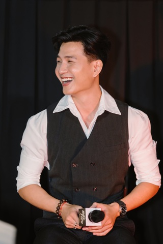 Điều ít biết về mỹ nam má lúm cao 1,82m "gây bão" phim Cách em 1 milimet - 10