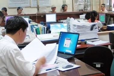 Kỷ luật công chức sinh con thứ 3, áp dụng quy định nào?