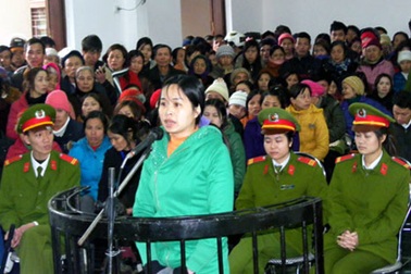 Vợ nguyên Bí thư xã lĩnh án chung thân vì lừa tiền tỷ của dân