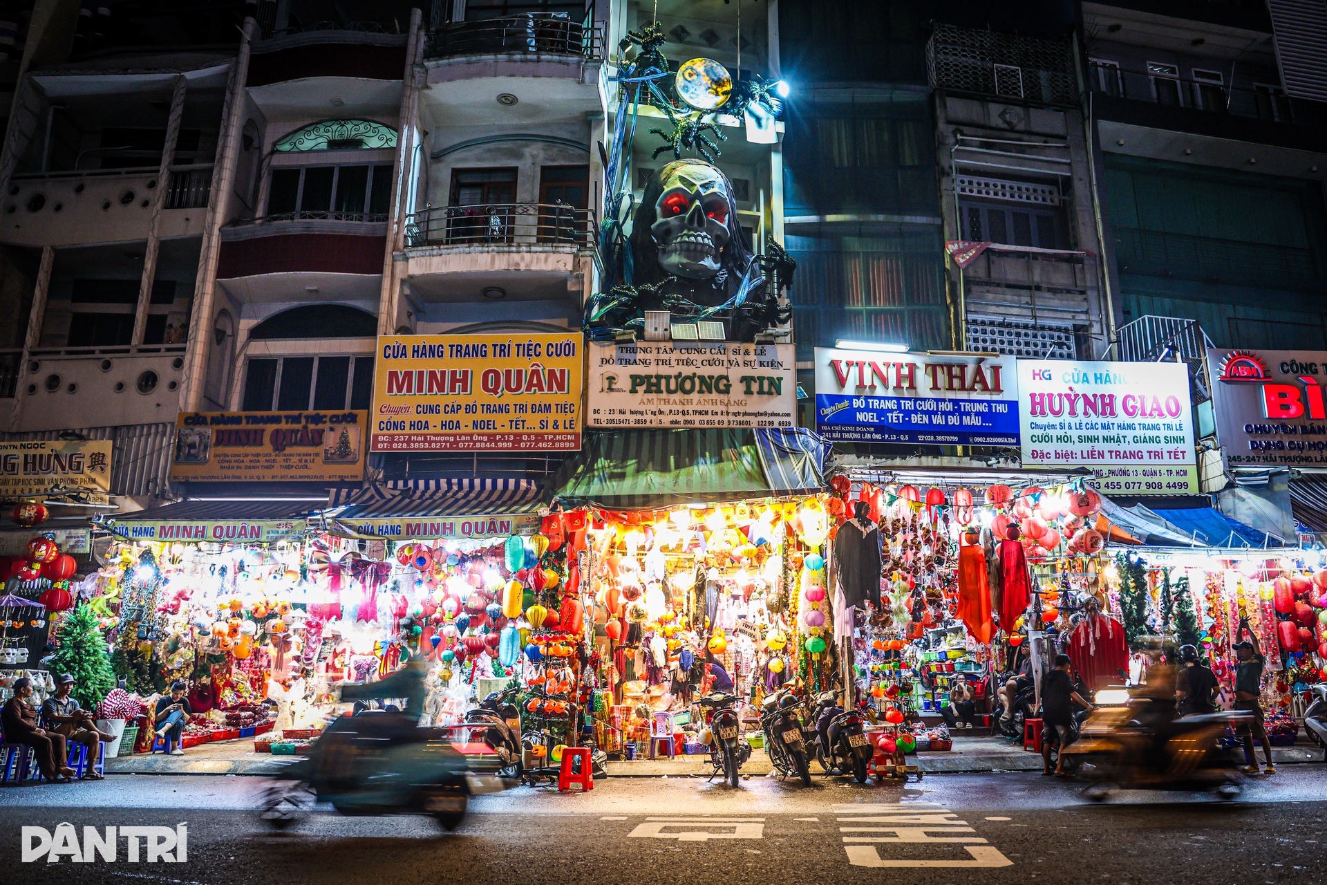 Phố Halloween giữa lòng TPHCM: Đèn vẫn sáng, khách chẳng về - 1 Phố Halloween giữa lòng TPHCM: Đèn vẫn sáng, khách chẳng về - 1