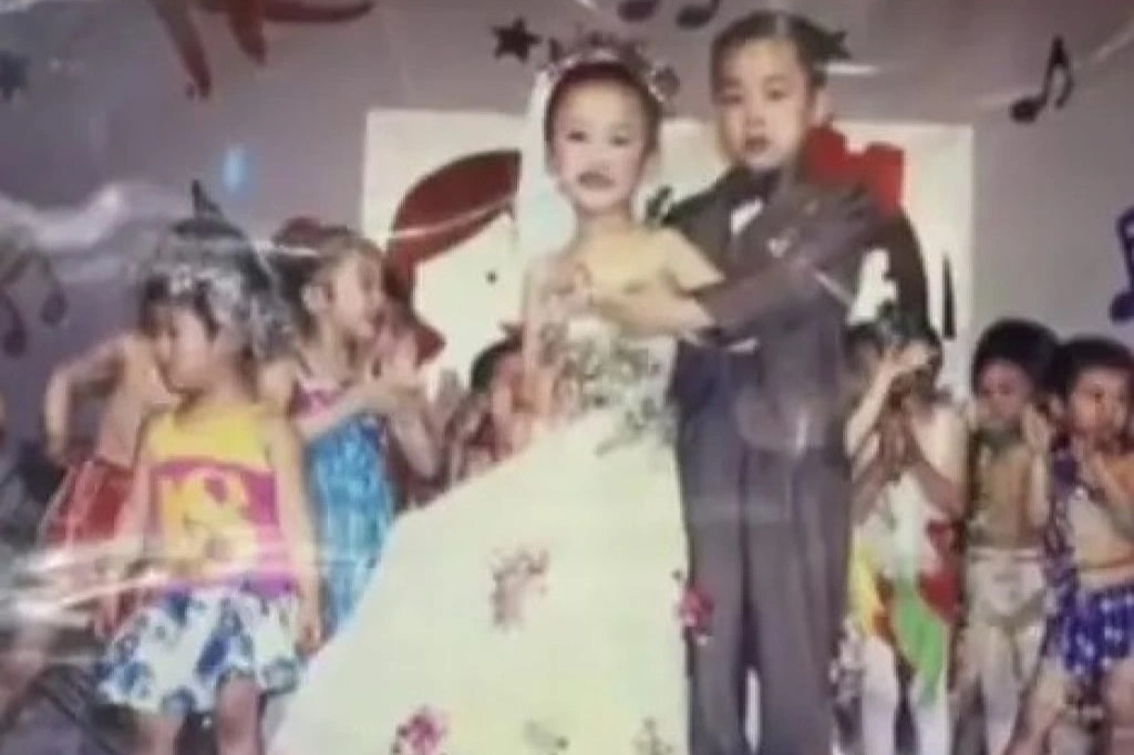 Hra s nevěstou a ženichem z dětství s dospíváním dítěte - 1 Trò chơi cô dâu chú rể thời thơ ấu với hành trình trưởng thành của trẻ - 1