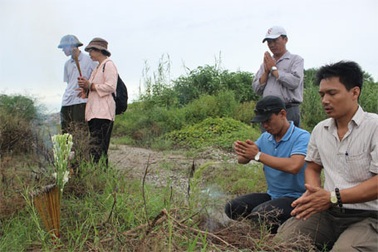 Vụ Cát Tường: Đề nghị giám định “chất lạ” trên thi thể chị Huyền